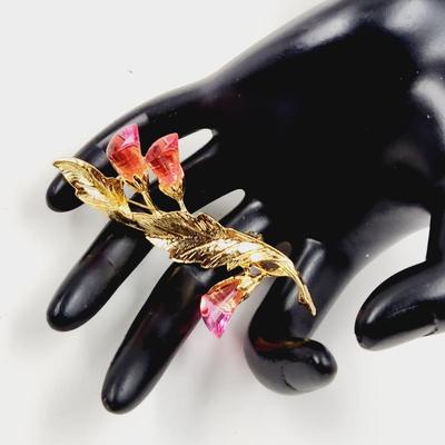 TWISTED LEAF W/ PINK FLOWERS GOLD TONED BROOCH