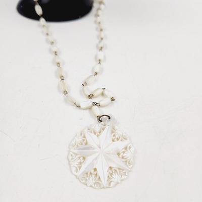 STAR OF DAVID MADE IN JERUSALEM MOTHER OF PEARL NECKLANCE