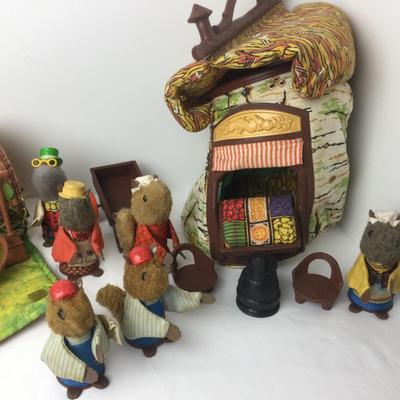 935 Vintage Fisher Price Woodsey Family Play Set & Store
