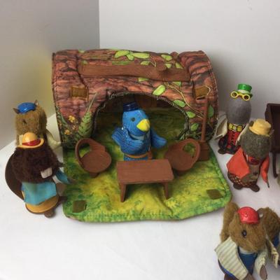935 Vintage Fisher Price Woodsey Family Play Set & Store