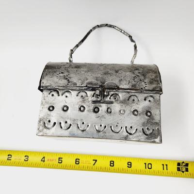 DECORATED SILVER TONE METAL DESIGNED LUNCH BOX / PURSE