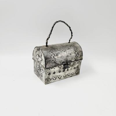 DECORATED SILVER TONE METAL DESIGNED LUNCH BOX / PURSE