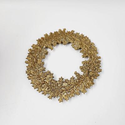 1983 METZKE BRASS ETCHED WREATH TRIVET / WALL HANGING