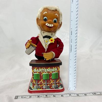 -162- COLLECTIBLE | 1960â€™s Tin Toy Man