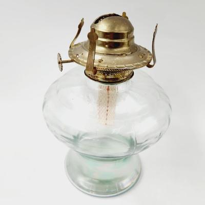 BEAUTIFUL IRIDESCENT GLASS OIL LAMP