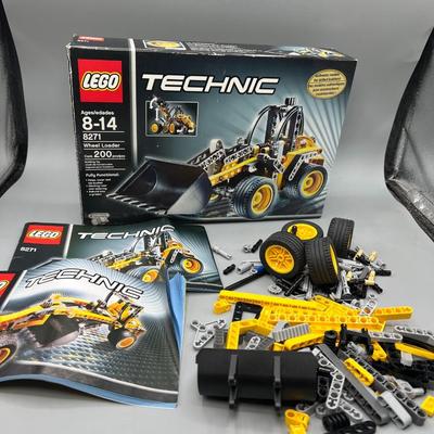 Lego Technic 8271 Wheel Loader with Variant Instruction Manuals |  EstateSales.org