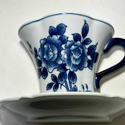 Large Vintage Chinese Chinoiserie Blue & White Wall Pocket Teacup & Chinese Moon Flask Tea Pot/Vase, Oversized