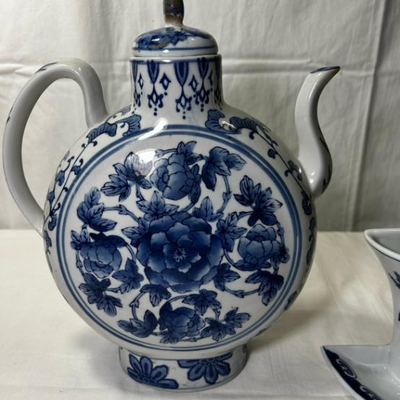 Large Vintage Chinese Chinoiserie Blue & White Wall Pocket Teacup & Chinese Moon Flask Tea Pot/Vase, Oversized