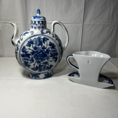 Large Vintage Chinese Chinoiserie Blue & White Wall Pocket Teacup & Chinese Moon Flask Tea Pot/Vase, Oversized