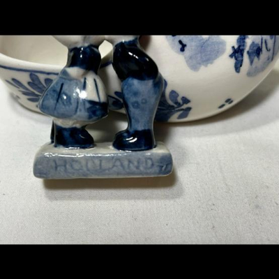 2 pc Delft Blue Clog Shoe with Dutch Windmill, Small Blue and Holland Kissing Couple - Hand Painted Ceramic Vintage Tchotchke