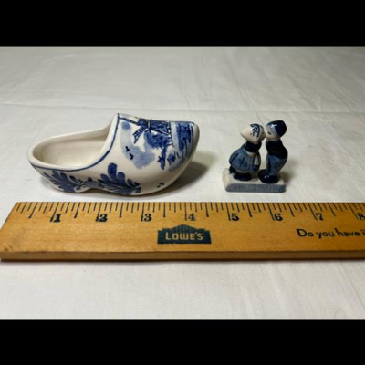 2 pc Delft Blue Clog Shoe with Dutch Windmill, Small Blue and Holland Kissing Couple - Hand Painted Ceramic Vintage Tchotchke