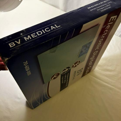 NEW Electronic Glass Digital Scale by BV Medical 70 608 000 Capacity is 397 lbs