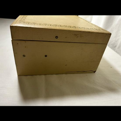 Vintage Lady Buxton Jewelry Box, 3 Tiered Jewelry Box, Ivory Leatherette with Red Velveteen