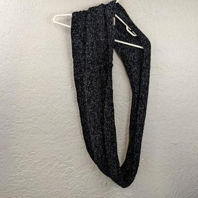 #89 Gray/Black Scarf