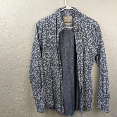 #105 Medium Floral Button Down Longsleeve Shirt