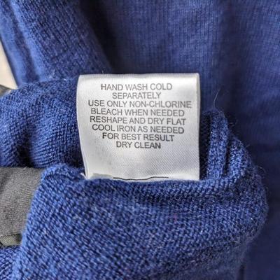 #110 Women's Blue Sweater Size Small