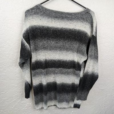 #181 H&M Size 6 Black/White Sweater