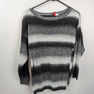 #181 H&M Size 6 Black/White Sweater