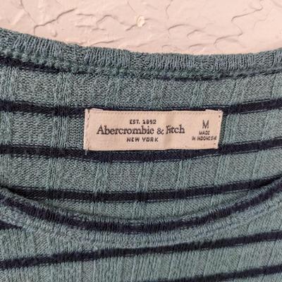 #203 Ambercrombie & Fitch Medium Green/Black Sweater