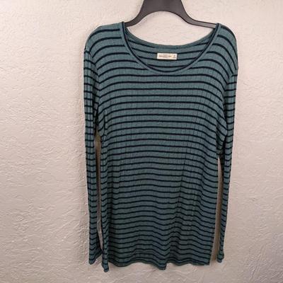 #203 Ambercrombie & Fitch Medium Green/Black Sweater