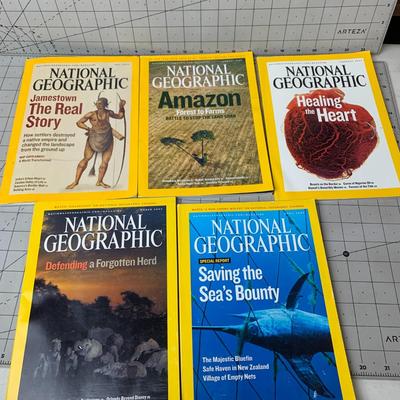 #279 Hammond's Famous Reference World Atlas and National Geographic Magazines