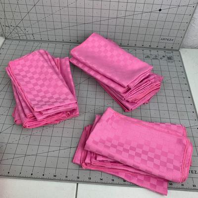 #348 Pink Checkered Dinner Napkins