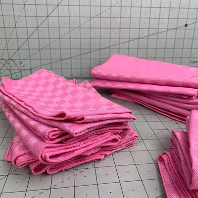 #348 Pink Checkered Dinner Napkins