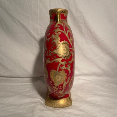 Two Vases and One Dragon