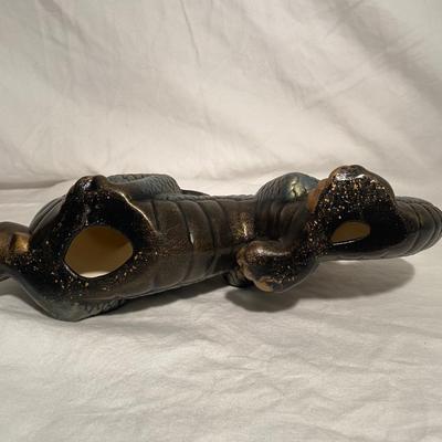 Two Vases and One Dragon