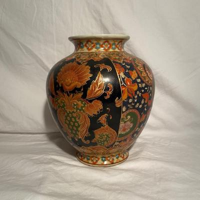 Two Vases and One Dragon