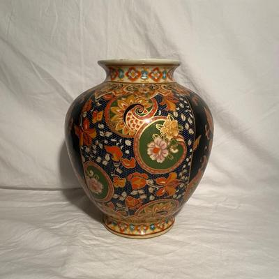 Two Vases and One Dragon