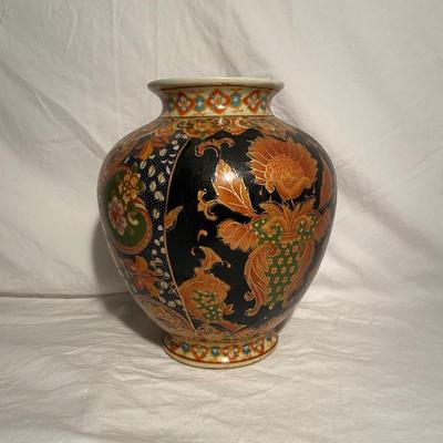 Two Vases and One Dragon