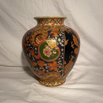 Two Vases and One Dragon