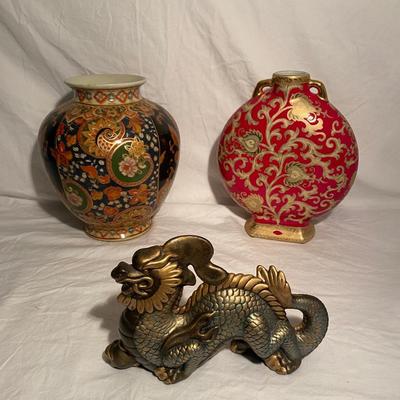 Two Vases and One Dragon