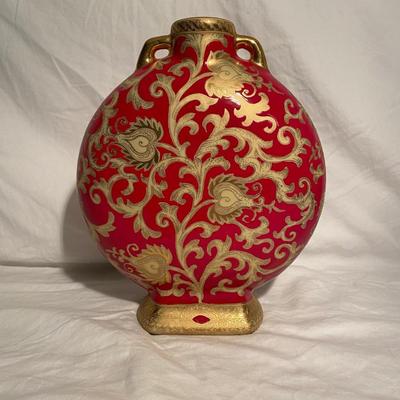 Two Vases and One Dragon