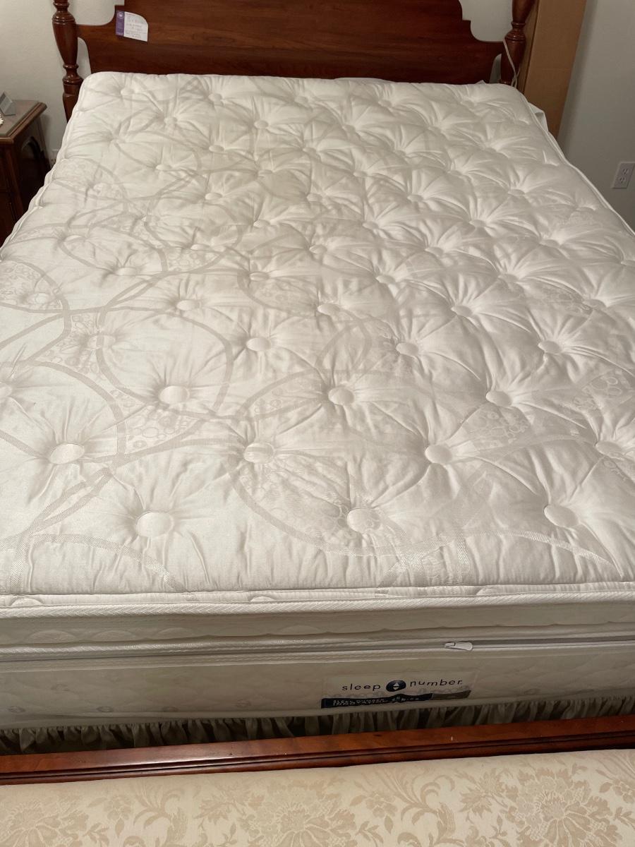 Sleep Number Queen Size Mattress Price Adjustable Sleep Number Queen Mattress | EstateSales.org