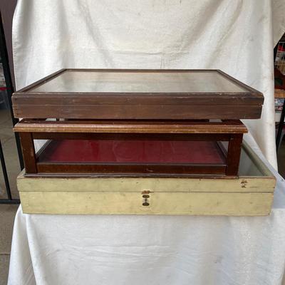 LOT 105 Portable Showcases 3 Glass Tops Wood Frame