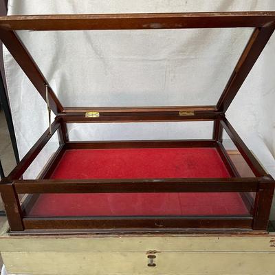 LOT 105 Portable Showcases 3 Glass Tops Wood Frame