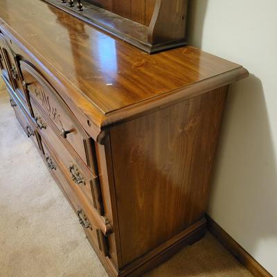 Solid Wood Dresser and Mirror (B2-DW)