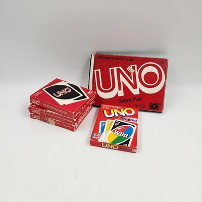 ASSORTMENT OF UNO CARDS & SCORE SHEET