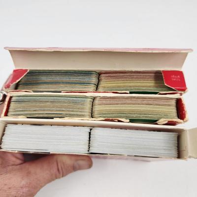 ASSORTMENT OF UNO CARDS & SCORE SHEET