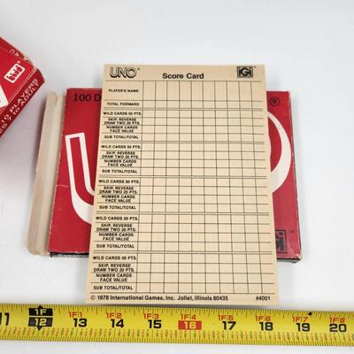 ASSORTMENT OF UNO CARDS & SCORE SHEET