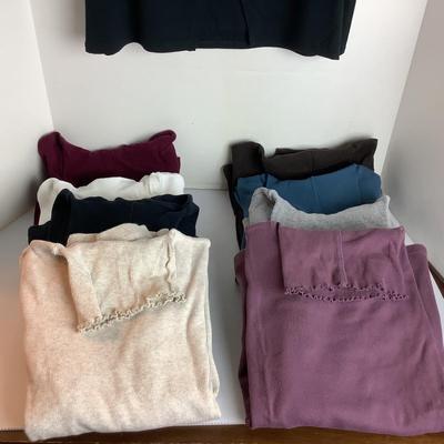 Lot 922 Lot of J. Jill Womenâ€™s Turtlenecks & Skort