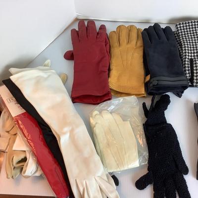 Lot 925 Large Lot of Ladies Gloves