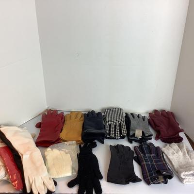 Lot 925 Large Lot of Ladies Gloves