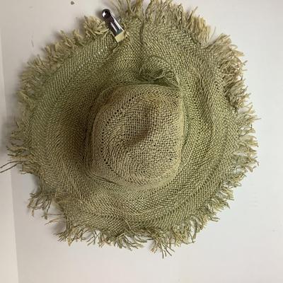 Lot 927 Lot of Ladies Summer Weave Hats