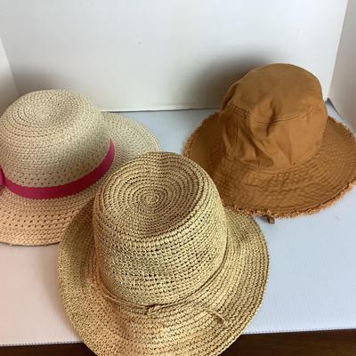 Lot 927 Lot of Ladies Summer Weave Hats