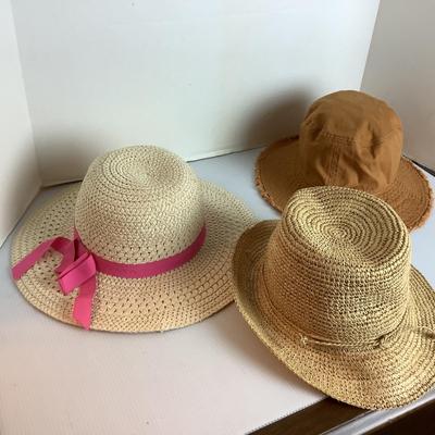 Lot 927 Lot of Ladies Summer Weave Hats