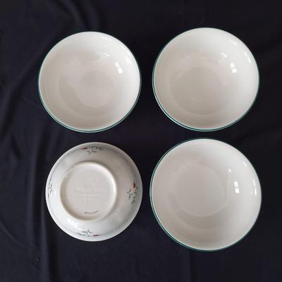 Pfaltzgraff Winterberry Dinnerware and More (FR-BBL)