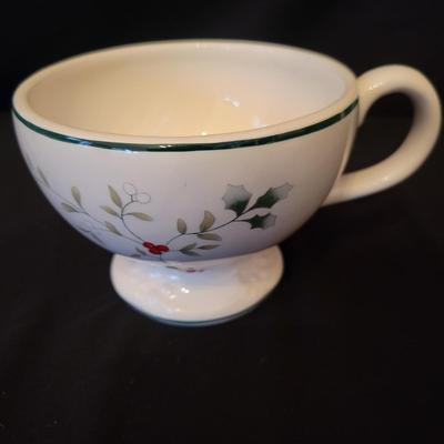 Pfaltzgraff Winterberry Dinnerware and More (FR-BBL)